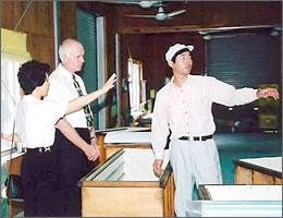素麺工場を見学している写真