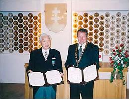 姉妹都市協定書の写真